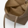 Bolso tipo tote mediano con pliegue Puzzle Fold horizontal en piel de becerro de grano suave Bolso tipo tote mediano con pliegue Puzzle Fold horizontal en piel de becerro de grano suave
