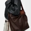 Bolso tote drapeado en piel de cordero napa suave Bolso tote drapeado en piel de cordero napa suave