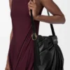 Bolso tote drapeado en piel de cordero napa suave Bolso tote drapeado en piel de cordero napa suave