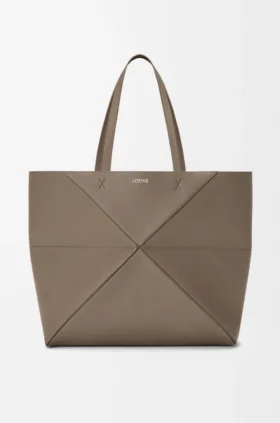 Bolso tote grande horizontal con pliegue Puzzle Fold en piel de becerro de grano suave