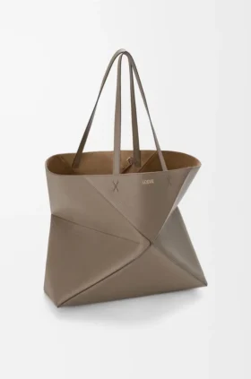 Bolso tote grande horizontal con pliegue Puzzle Fold en piel de becerro de grano suave