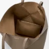 Bolso tote grande horizontal con pliegue Puzzle Fold en piel de becerro de grano suave Bolso tote grande horizontal con pliegue Puzzle Fold en piel de becerro de grano suave