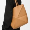 Bolso tote mediano Puzzle Fold en piel de becerro brillante Bolso tote mediano Puzzle Fold en piel de becerro brillante