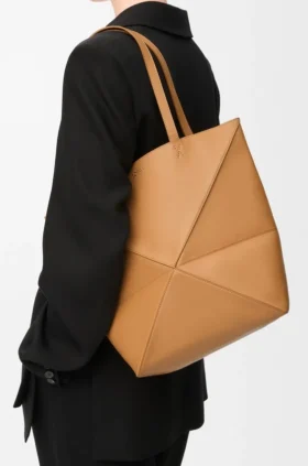 Bolso tote mediano Puzzle Fold en piel de becerro brillante
