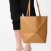 Bolso tote mediano Puzzle Fold en piel de becerro brillante Bolso tote mediano Puzzle Fold en piel de becerro brillante