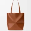 Bolso tote mediano Puzzle Fold en piel de becerro brillante Bolso tote mediano Puzzle Fold en piel de becerro brillante