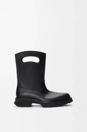 Botas Bobby en piel de becerro granulada curtida al vegetal Botas Bobby en piel de becerro granulada curtida al vegetal
