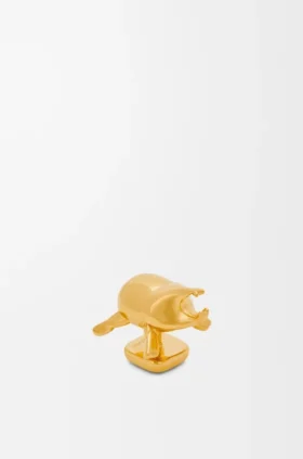 Broche de escarabajo de latón