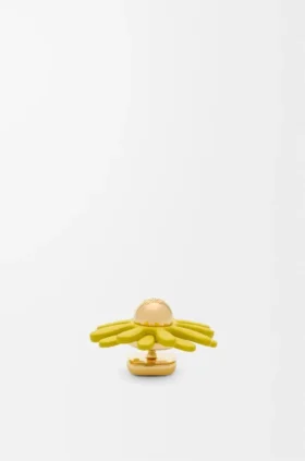 Broche de flor en piel de becerro