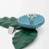 Broche de flor en piel de becerro clásica Broche de flor en piel de becerro clásica