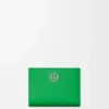 Cartera compacta Anagram de piel de ternera graneada Cartera compacta Anagram de piel de ternera graneada