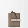 Cartera compacta con cremallera en piel de becerro de grano suave Cartera compacta con cremallera en piel de becerro de grano suave