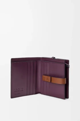 Cartera compacta con cremallera en piel de becerro de grano suave