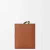 Cartera compacta con cremallera en piel de becerro de grano suave Cartera compacta con cremallera en piel de becerro de grano suave