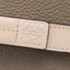 Cartera compacta con cremallera en piel de becerro de grano suave Cartera compacta con cremallera en piel de becerro de grano suave