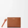 Cartera compacta con el nodo de Loewe en piel de becerro napa brillante Cartera compacta con el nodo de Loewe en piel de becerro napa brillante