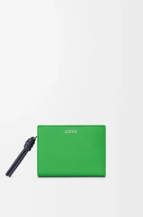 Cartera compacta con el nodo de Loewe en piel de becerro napa brillante