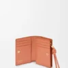 Cartera compacta con el nodo de Loewe en piel de becerro napa brillante Cartera compacta con el nodo de Loewe en piel de becerro napa brillante