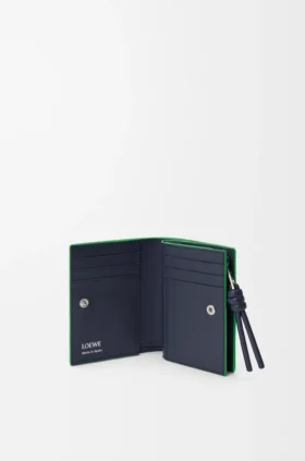 Cartera compacta con el nodo de Loewe en piel de becerro napa brillante