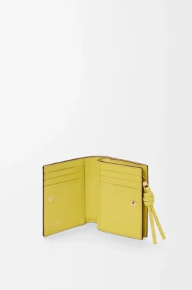Cartera compacta con el nodo de Loewe en piel de becerro napa brillante