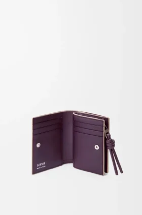 Cartera compacta con el nodo de Loewe en piel de becerro napa brillante