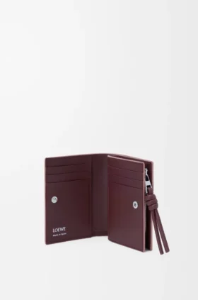 Cartera compacta con el nodo de Loewe en piel de becerro napa brillante