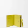 Cartera compacta con el nodo de Loewe en piel de becerro napa brillante Cartera compacta con el nodo de Loewe en piel de becerro napa brillante
