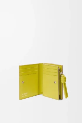 Cartera compacta con el nodo de Loewe en piel de becerro napa brillante