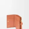Cartera compacta con el nodo de Loewe en piel de becerro napa brillante Cartera compacta con el nodo de Loewe en piel de becerro napa brillante