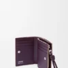Cartera compacta con el nodo de Loewe en piel de becerro napa brillante Cartera compacta con el nodo de Loewe en piel de becerro napa brillante