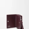 Cartera compacta con el nodo de Loewe en piel de becerro napa brillante Cartera compacta con el nodo de Loewe en piel de becerro napa brillante