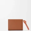 Cartera compacta con el nodo de Loewe en piel de becerro napa brillante Cartera compacta con el nodo de Loewe en piel de becerro napa brillante