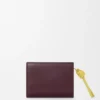 Cartera compacta con el nodo de Loewe en piel de becerro napa brillante Cartera compacta con el nodo de Loewe en piel de becerro napa brillante