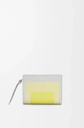 Cartera compacta de piel de becerro napa