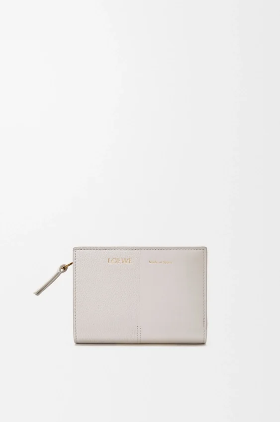 Cartera compacta Duet en piel de becerro lisa y granulada Cartera compacta Duet en piel de becerro lisa y granulada