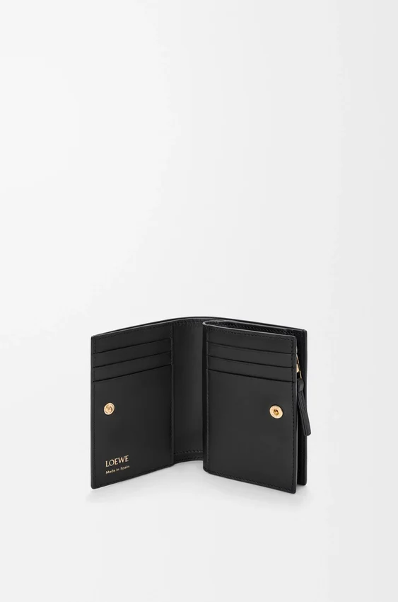 Cartera compacta Duet en piel de becerro lisa y granulada Cartera compacta Duet en piel de becerro lisa y granulada