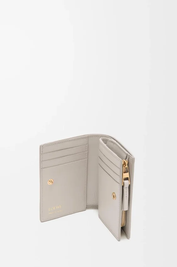 Cartera compacta Duet en piel de becerro lisa y granulada Cartera compacta Duet en piel de becerro lisa y granulada