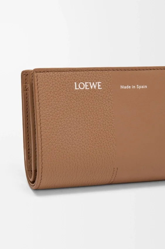 Cartera compacta Duet en piel de becerro lisa y granulada Cartera compacta Duet en piel de becerro lisa y granulada