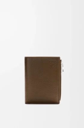 Cartera compacta y ajustada de piel de venado