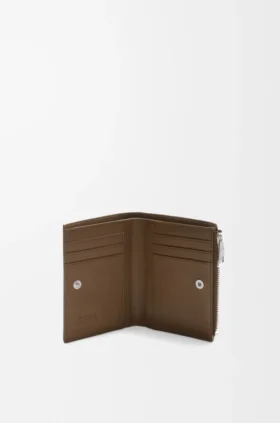 Cartera compacta y ajustada de piel de venado