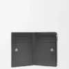 Cartera compacta y delgada en piel de becerro suave granulada Cartera compacta y delgada en piel de becerro suave granulada