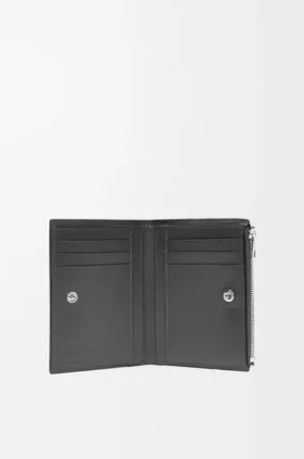 Cartera compacta y delgada en piel de becerro suave granulada