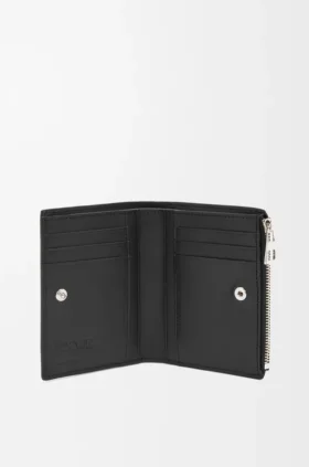 Cartera compacta y delgada en piel de becerro suave granulada