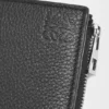 Cartera compacta y delgada en piel de becerro suave granulada Cartera compacta y delgada en piel de becerro suave granulada