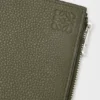 Cartera compacta y delgada en piel de becerro suave granulada Cartera compacta y delgada en piel de becerro suave granulada