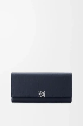 Cartera Continental Anagram en piel de becerro con textura de Pebble
