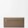 Cartera Continental Anagram en piel de becerro con textura de Pebble Cartera Continental Anagram en piel de becerro con textura de Pebble