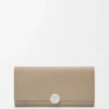 Cartera Continental Pebble en piel de becerro con textura Pebble Cartera Continental Pebble en piel de becerro con textura Pebble
