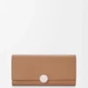 Cartera Continental Pebble en piel de becerro con textura Pebble Cartera Continental Pebble en piel de becerro con textura Pebble
