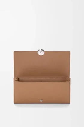 Cartera Continental Pebble en piel de becerro con textura Pebble